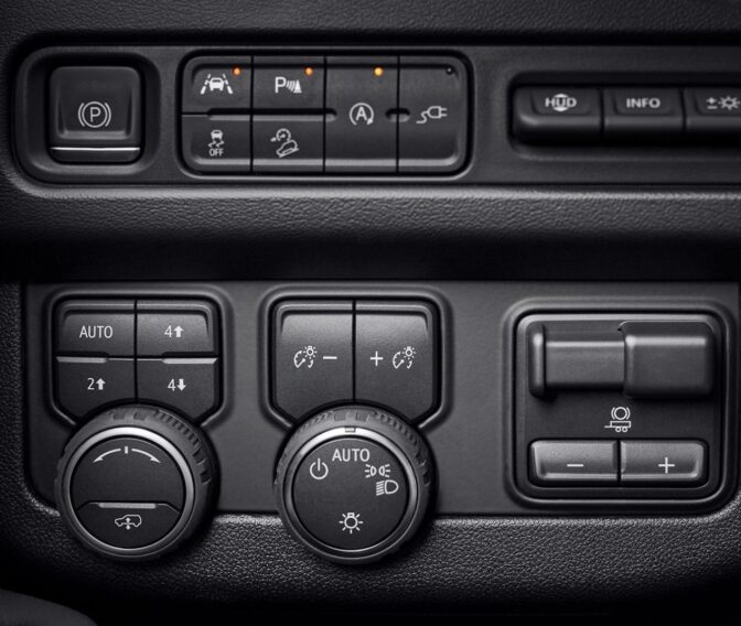 Chevy-SUV-Suburban-Interior (4)