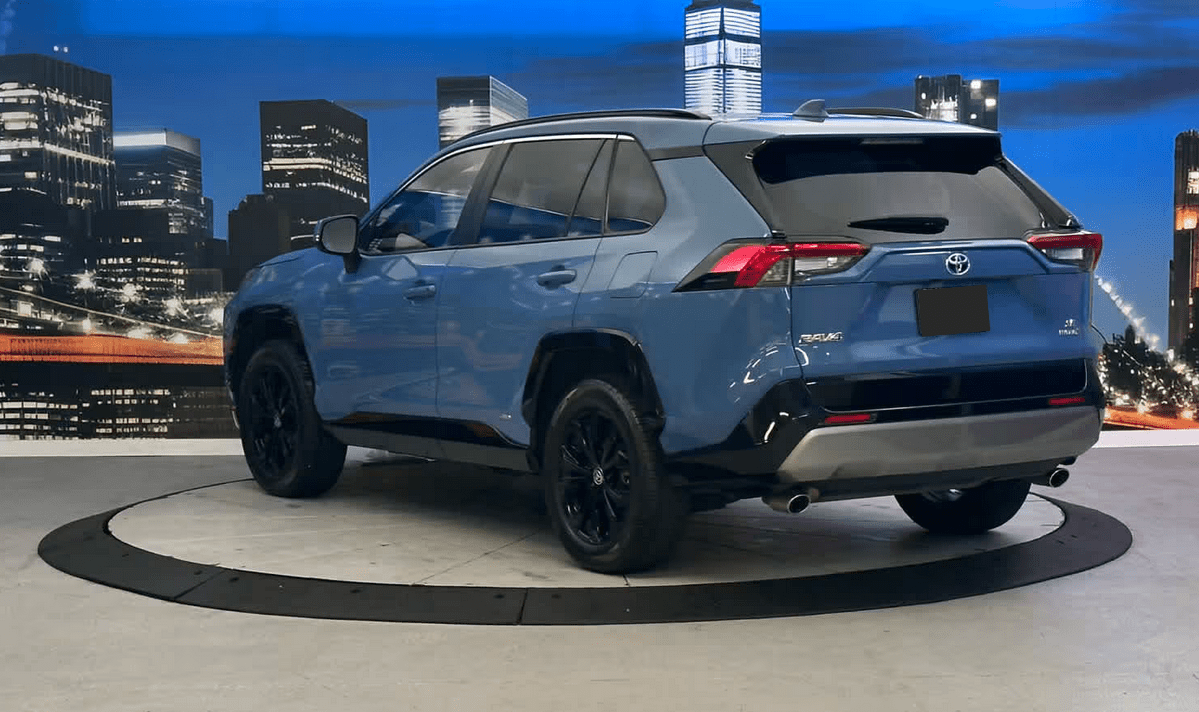 Image of 2022 Toyota RAV4 Hybrid SE