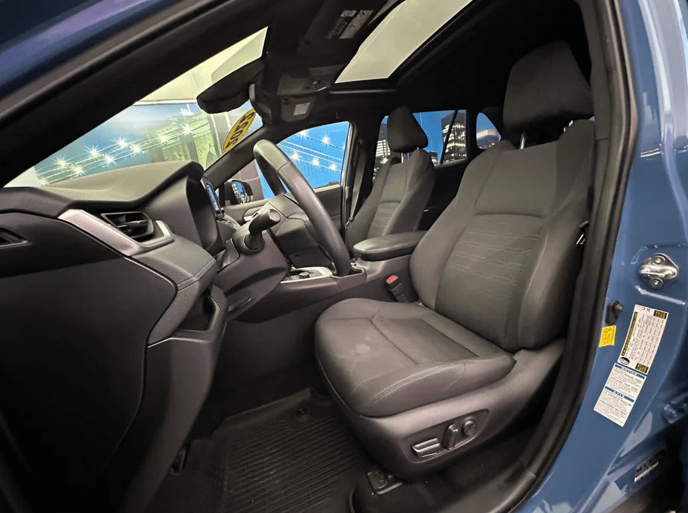 Image of 2022 Toyota RAV4 Hybrid SE