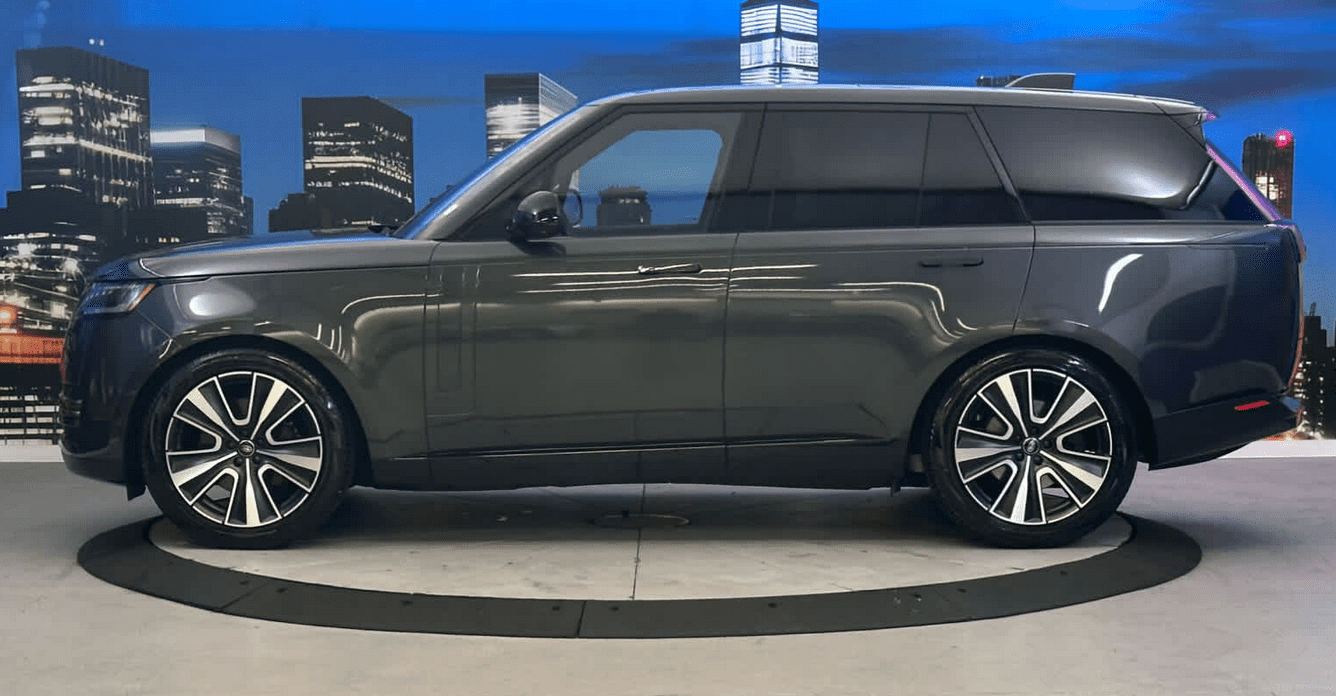 Image of 2025 Land Rover Range Rover P400 SE