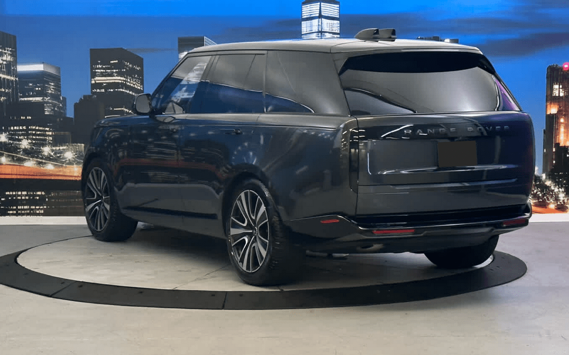 Image of 2025 Land Rover Range Rover P400 SE