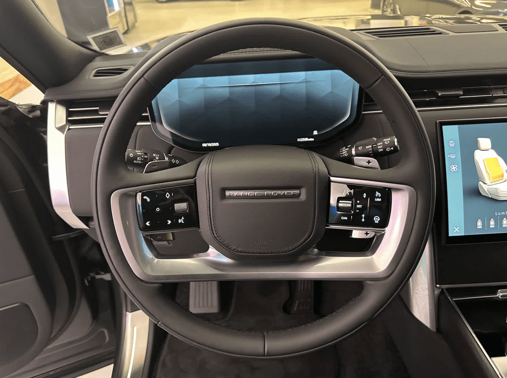 Image of 2025 Land Rover Range Rover P400 SE