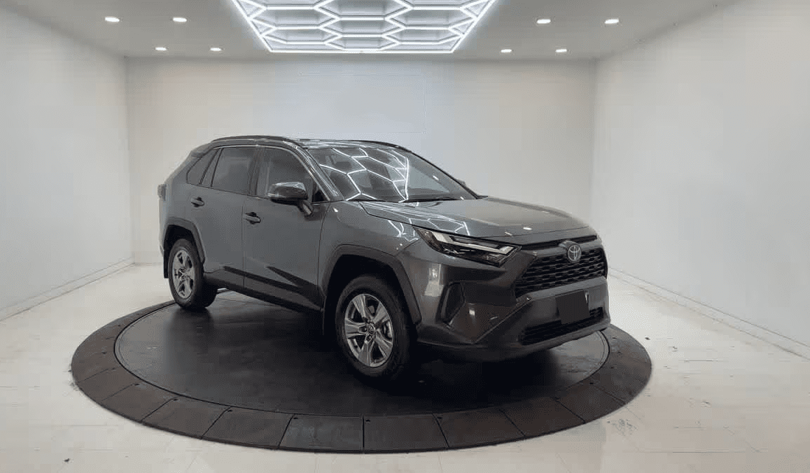 2024 Toyota RAV4 XLE's photo